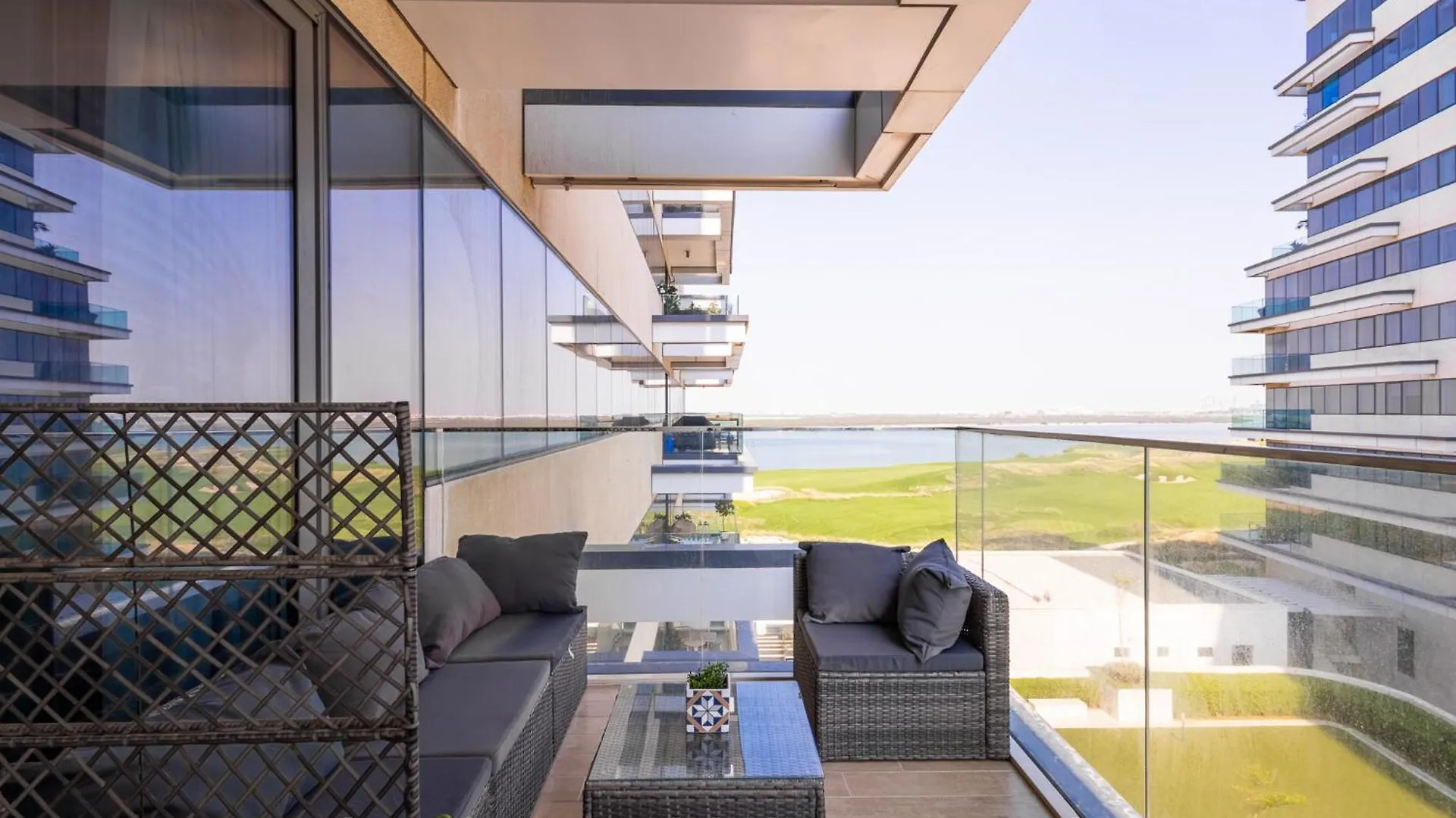 Διαμέρισμα Voyage Studio In Mayan With Partial Ocean Views Αμπού Ντάμπι